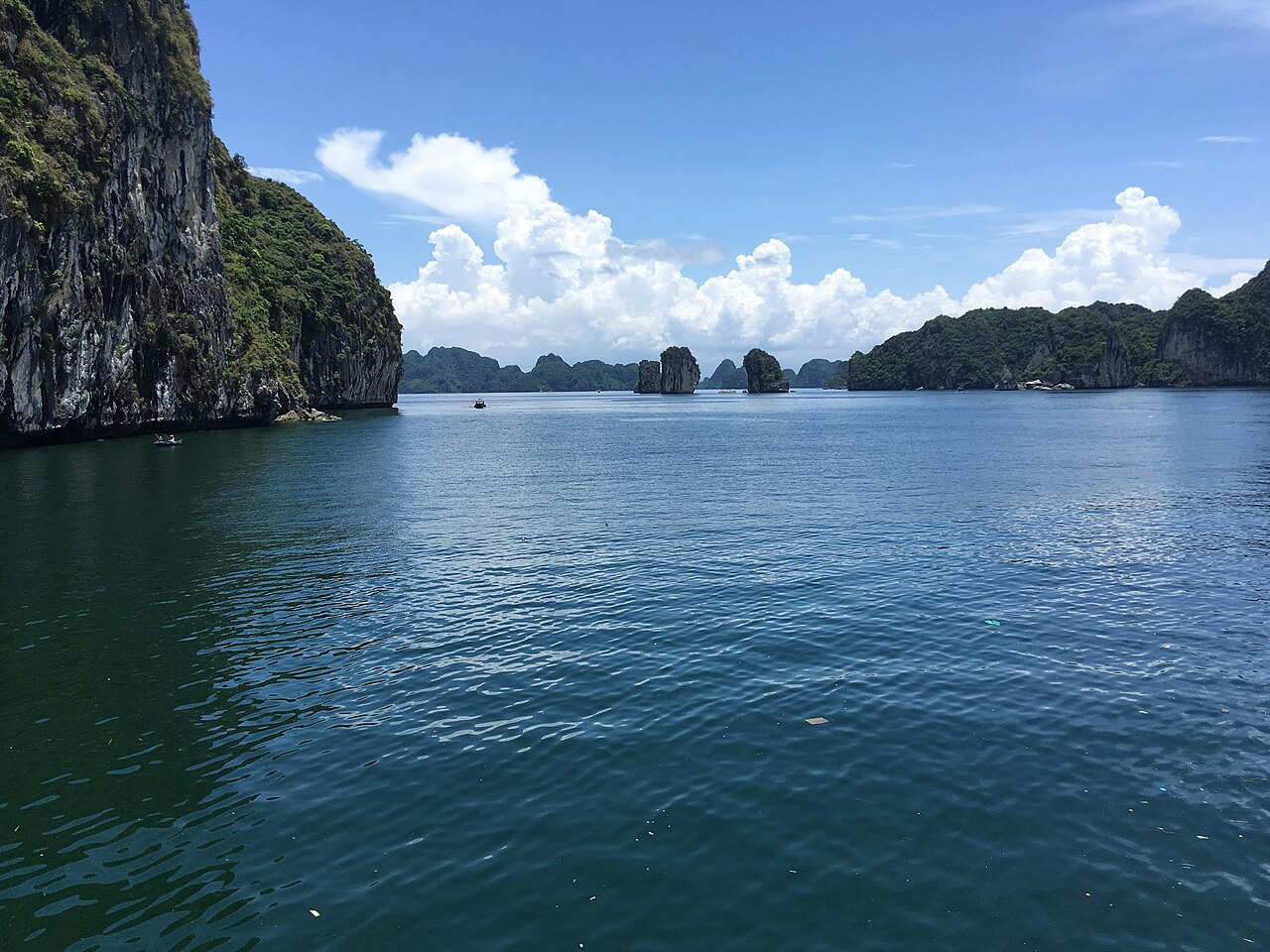 The Lan Ha–Ha Long strait