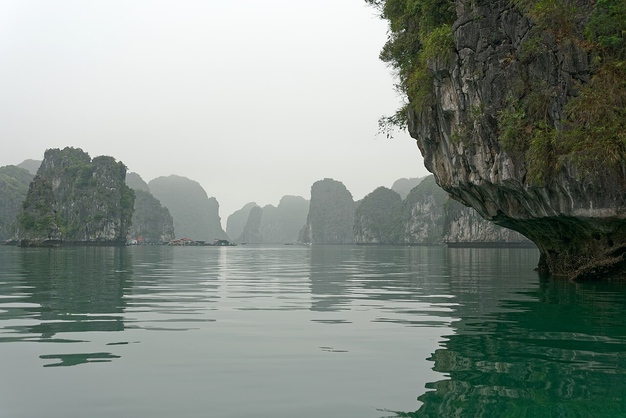 Cat Ba archipelago, the quiet side