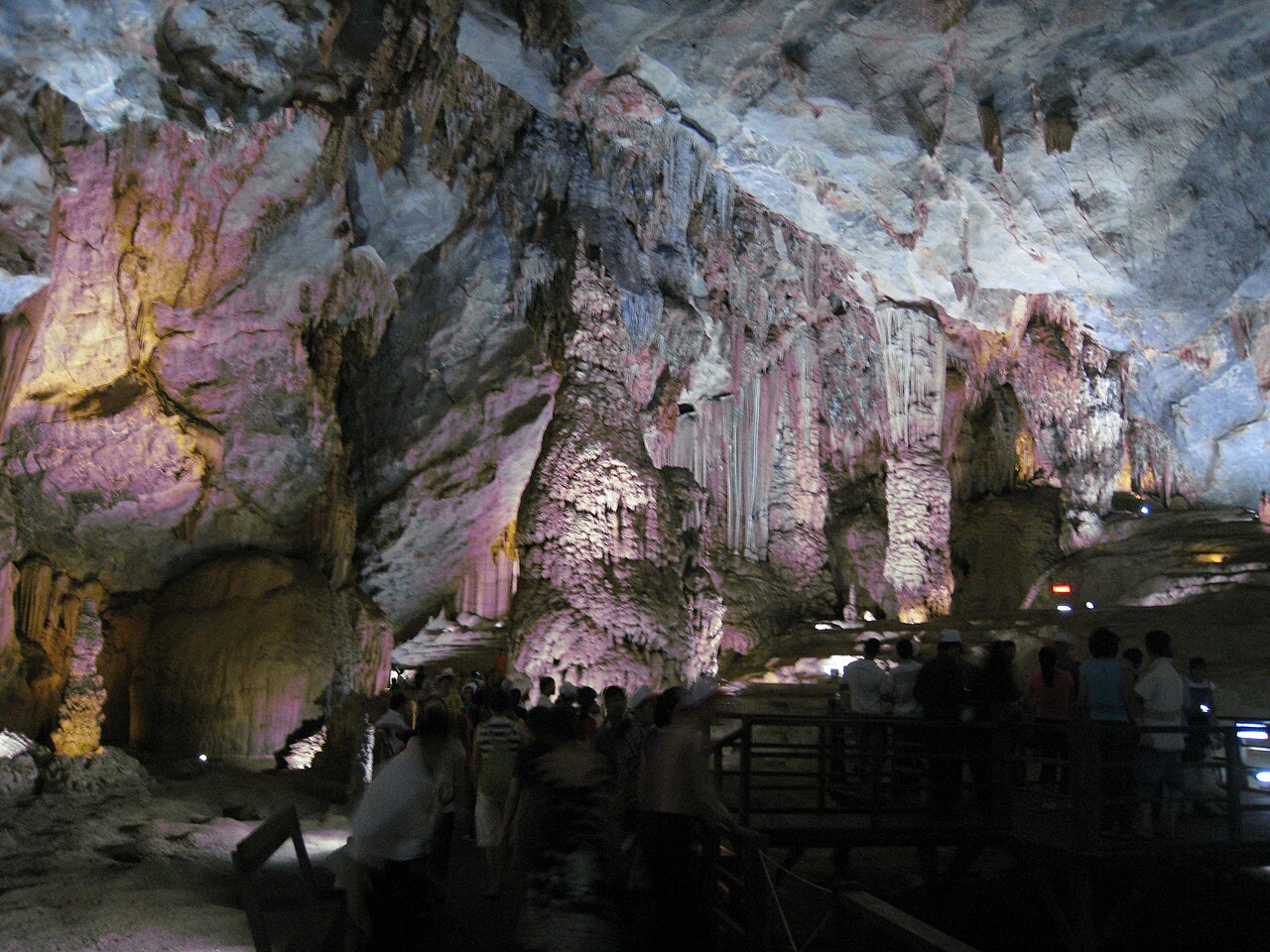 Paradise Cave — Thiên Đường cavern